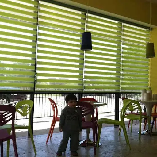 rèm cầu vồng màu xanh lá