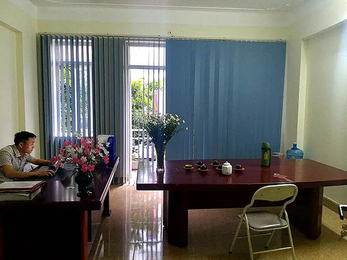 rèm lá dọc màu xanh