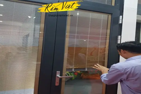 Rèm trong kính là gì?