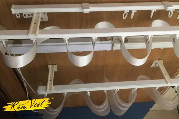 Các phụ kiện khác như thanh định hình cho rèm vải Các phụ kiện khác như thanh định hình cho rèm vải