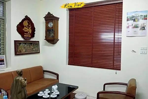 Rèm gỗ Bách Hương đỏ giúp không gian sống nhẹ nhàng Rèm gỗ Bách Hương đỏ giúp không gian sống nhẹ nhàng
